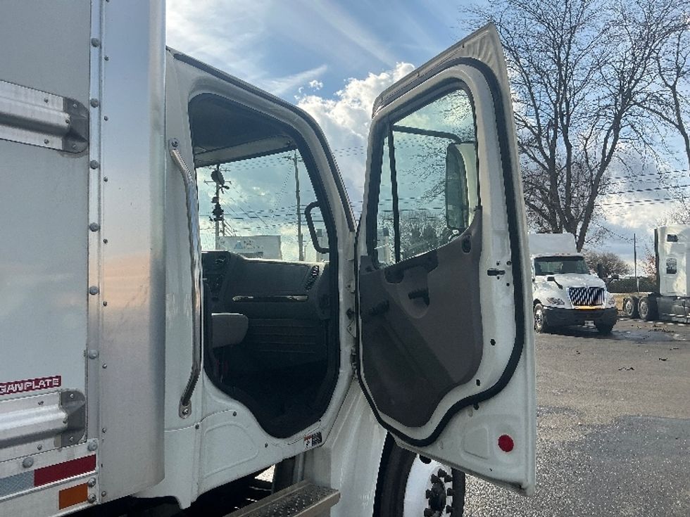Medium Duty Box Truck-Light and Medium Duty Trucks-Freightliner-2022-M2-Lexington-KY-170,921\n\t\tmiles-$ 65,750 - Image 20