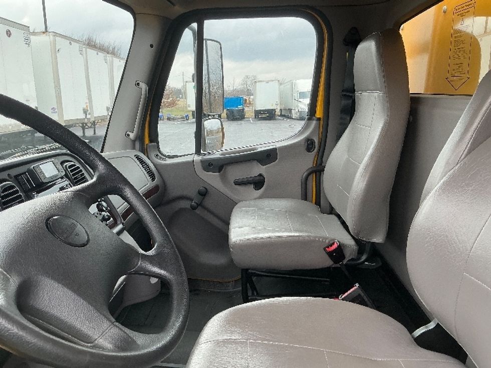 Medium Duty Box Truck-Light and Medium Duty Trucks-Freightliner-2022-M2-Lexington-KY-71,408\n\t\tmiles-$ 80,500 - Image 19