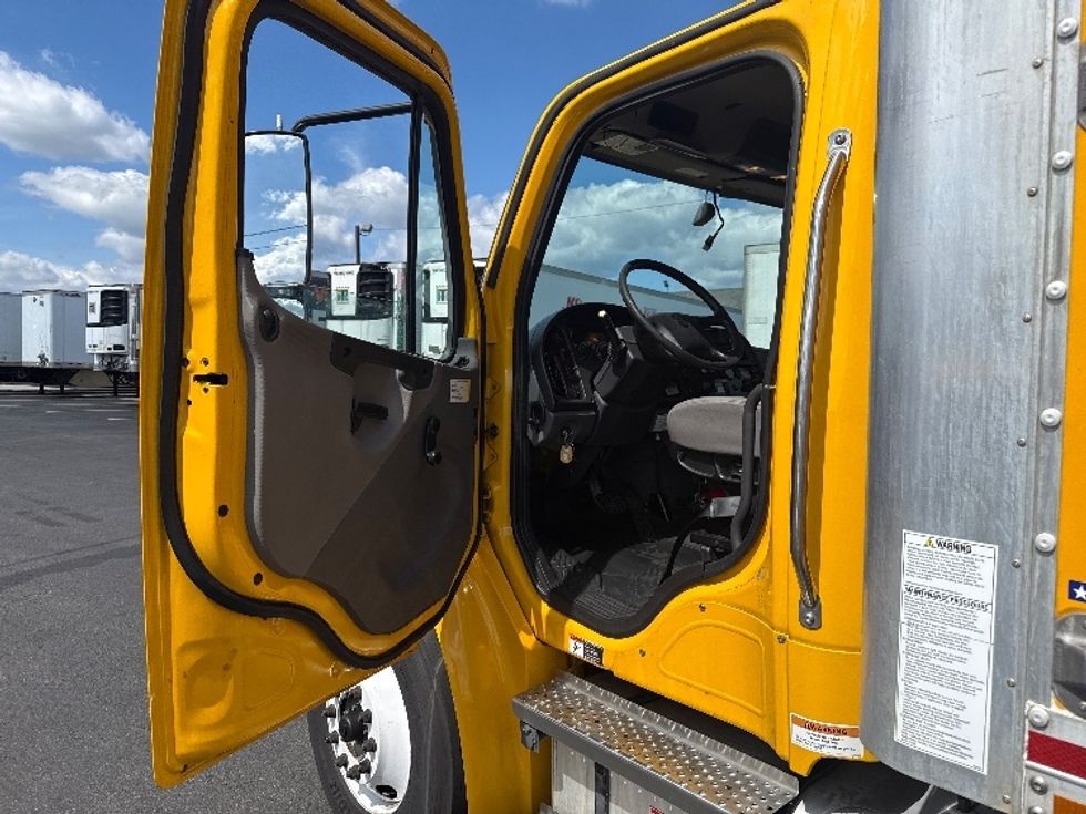 Medium Duty Box Truck-Light and Medium Duty Trucks-Freightliner-2022-M2-Linden-NJ-233,224\n\t\tmiles-$ 57,250 - Image 16