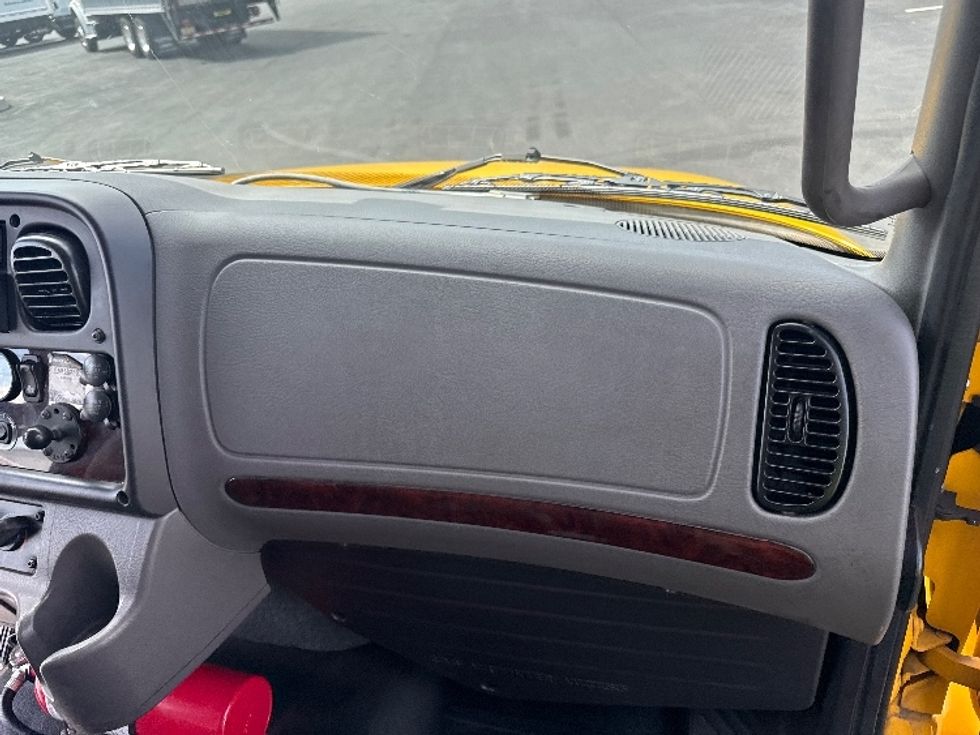 Medium Duty Box Truck-Light and Medium Duty Trucks-Freightliner-2022-M2-Linden-NJ-233,224\n\t\tmiles-$ 57,250 - Image 21