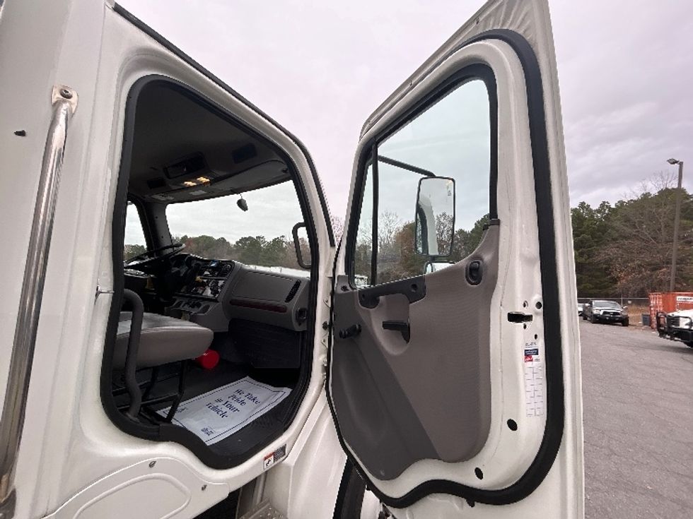 Medium Duty Box Truck-Light and Medium Duty Trucks-Freightliner-2022-M2-Little Rock-AR-173,191\n\t\tmiles-$ 65,250 - Image 20