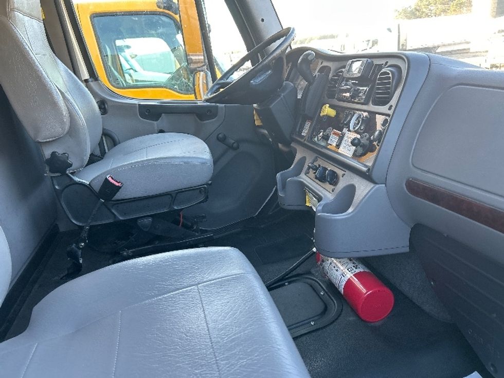 Medium Duty Box Truck-Light and Medium Duty Trucks-Freightliner-2022-M2-Little Rock-AR-173,191\n\t\tmiles-$ 65,250 - Image 22