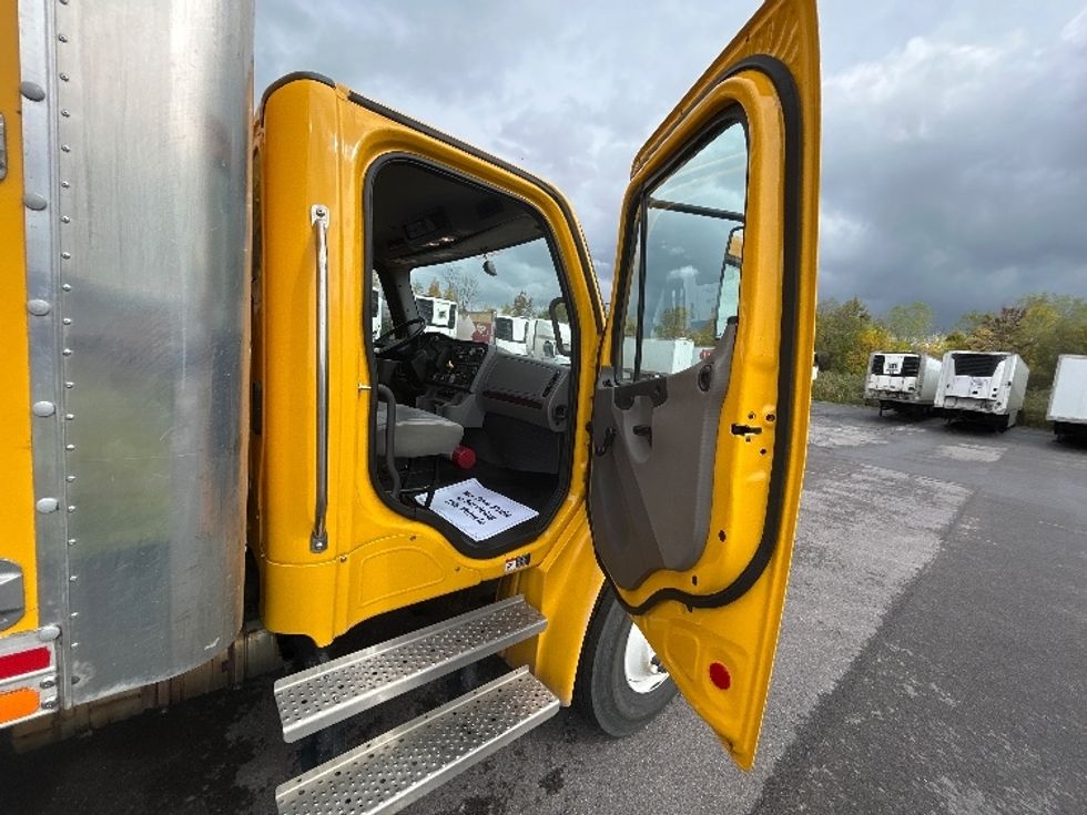 Medium Duty Box Truck-Light and Medium Duty Trucks-Freightliner-2022-M2-Liverpool-NY-153,995\n\t\tmiles-$ 52,250 - Image 20