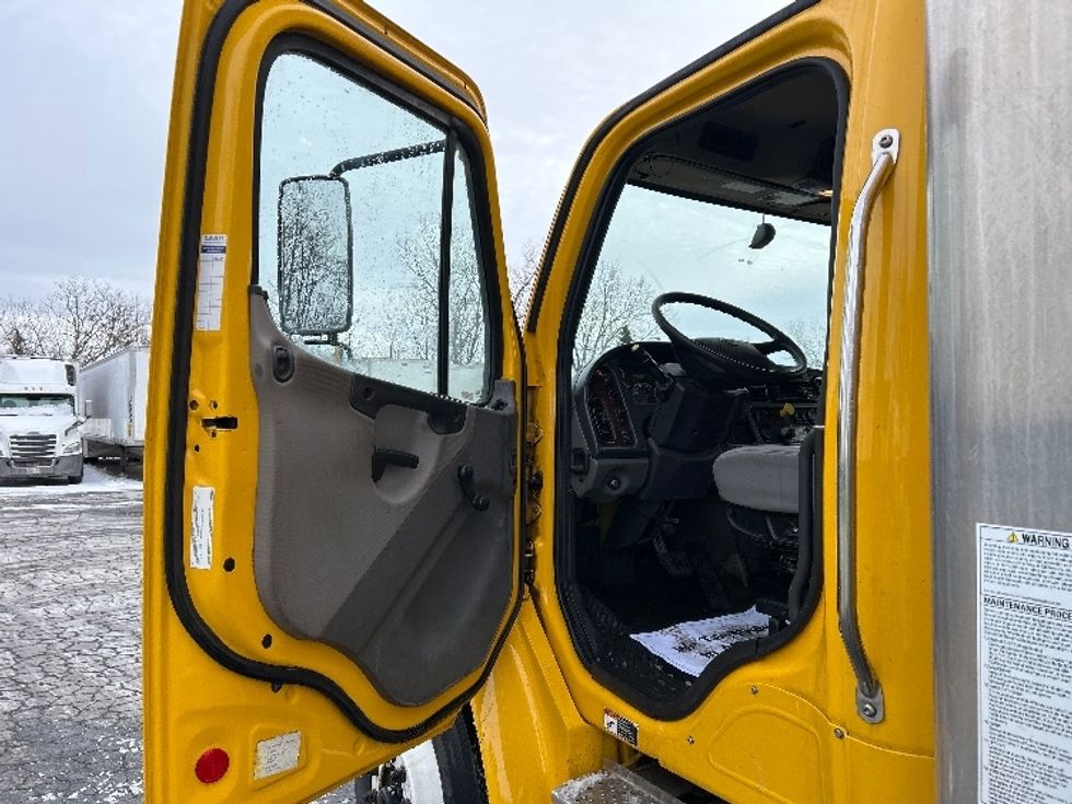 Medium Duty Box Truck-Light and Medium Duty Trucks-Freightliner-2022-M2-Liverpool-NY-243,006\n\t\tmiles-$ 37,500 - Image 11