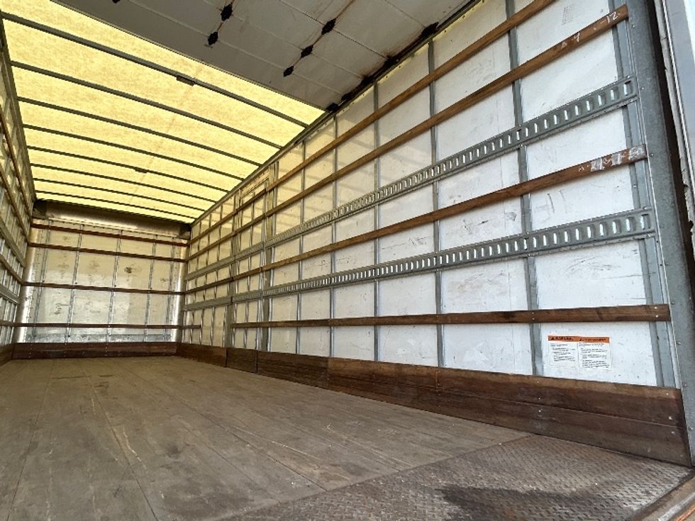 Medium Duty Box Truck-Light and Medium Duty Trucks-Freightliner-2022-M2-London-ON-243,139\n\t\tkm-$ 76,750 - Image 12