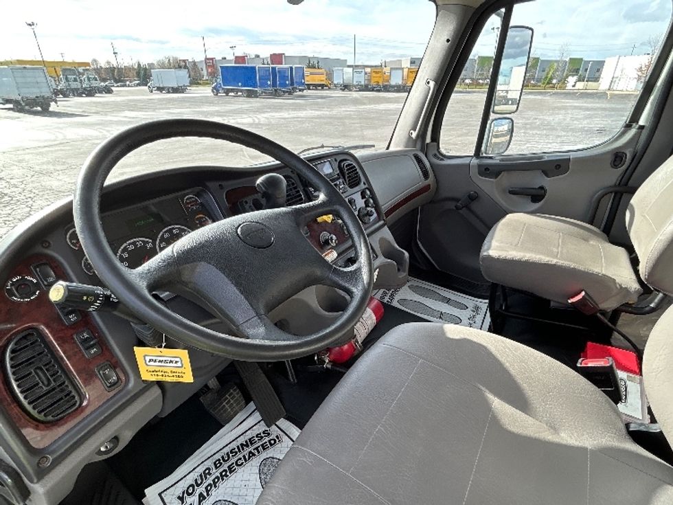 Medium Duty Box Truck-Light and Medium Duty Trucks-Freightliner-2022-M2-London-ON-243,139\n\t\tkm-$ 76,750 - Image 17