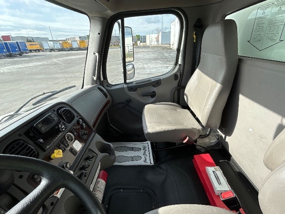 Medium Duty Box Truck-Light and Medium Duty Trucks-Freightliner-2022-M2-London-ON-243,139\n\t\tkm-$ 76,750 - Image 19