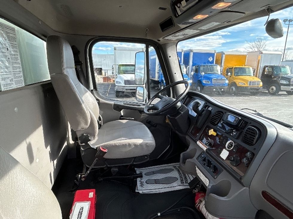 Medium Duty Box Truck-Light and Medium Duty Trucks-Freightliner-2022-M2-London-ON-243,139\n\t\tkm-$ 76,750 - Image 22