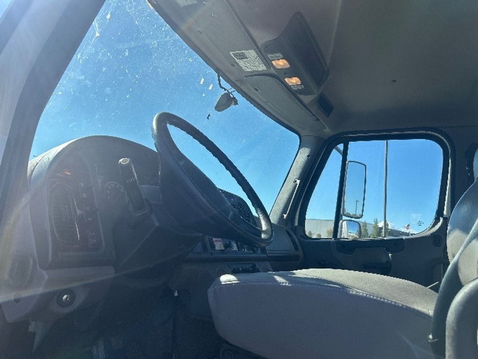 Medium Duty Box Truck-Light and Medium Duty Trucks-Freightliner-2022-M2-Londonderry-NH-157,431\n\t\tmiles-$ 59,750 - Image 17