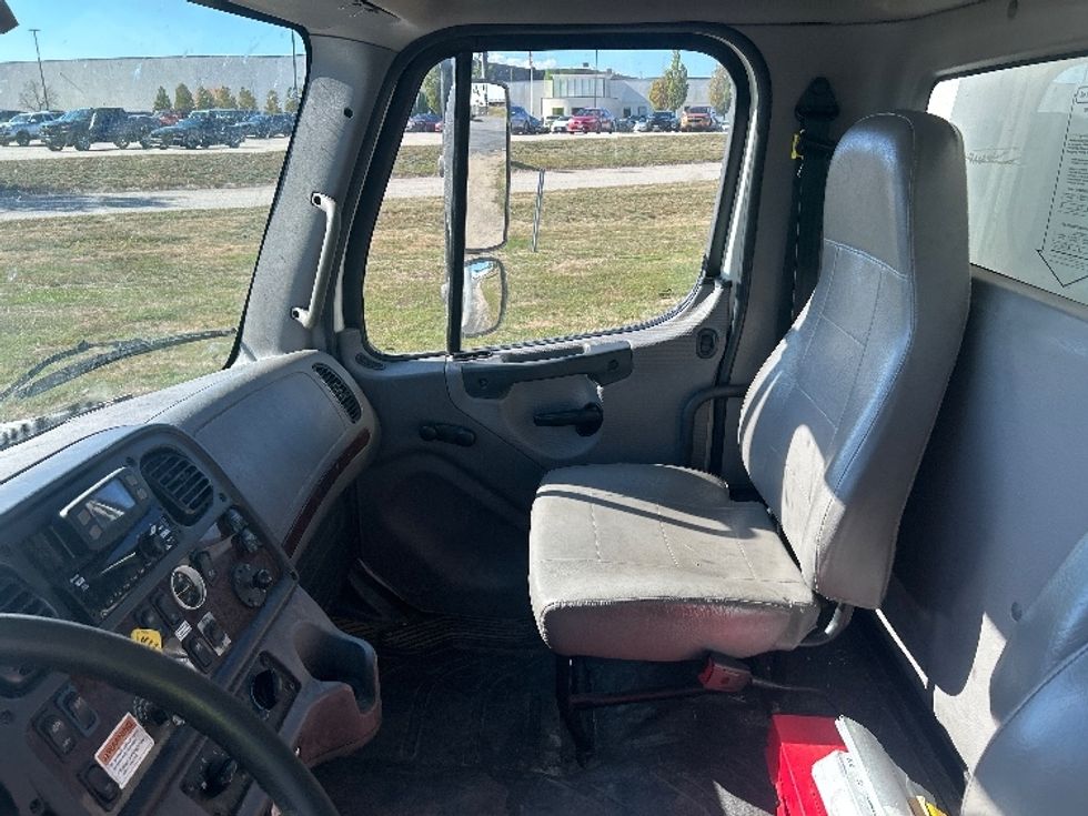 Medium Duty Box Truck-Light and Medium Duty Trucks-Freightliner-2022-M2-Londonderry-NH-157,431\n\t\tmiles-$ 59,750 - Image 19