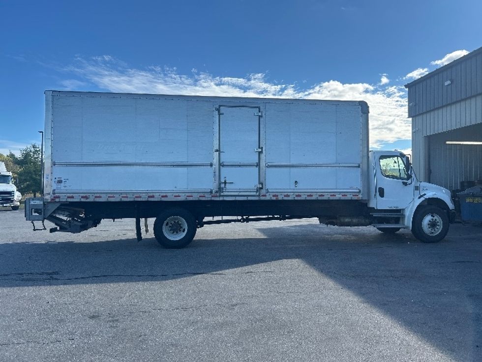 Medium Duty Box Truck-Light and Medium Duty Trucks-Freightliner-2022-M2-Londonderry-NH-185,387\n\t\tmiles-$ 54,000 - Image 13