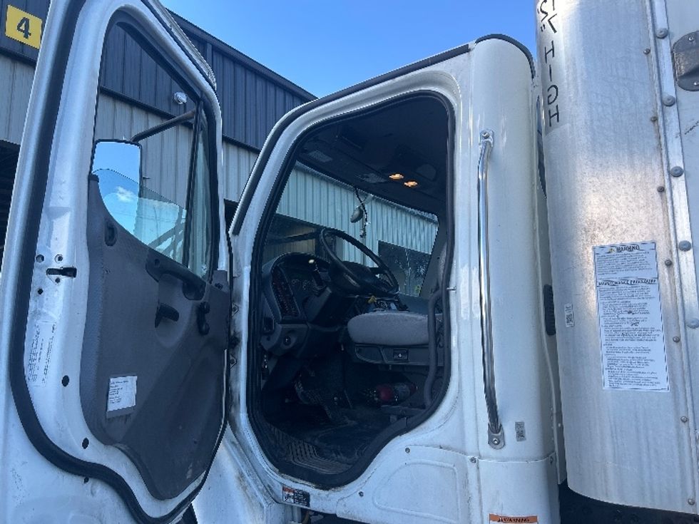 Medium Duty Box Truck-Light and Medium Duty Trucks-Freightliner-2022-M2-Londonderry-NH-185,387\n\t\tmiles-$ 54,000 - Image 14