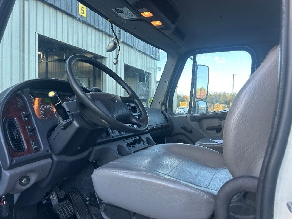 Medium Duty Box Truck-Light and Medium Duty Trucks-Freightliner-2022-M2-Londonderry-NH-185,387\n\t\tmiles-$ 54,000 - Image 15