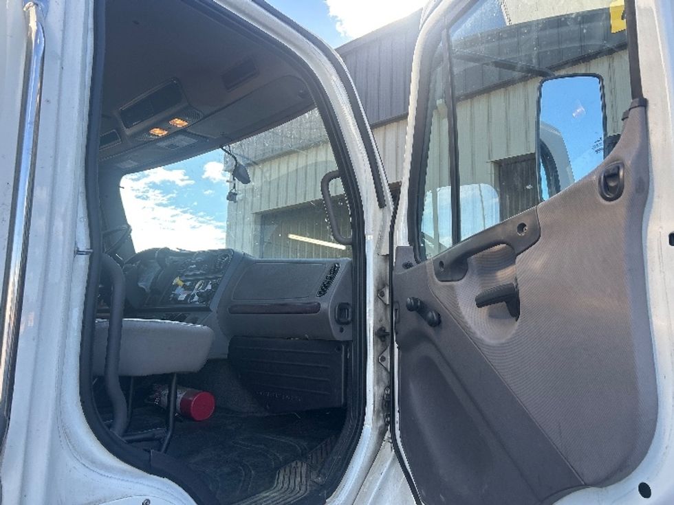 Medium Duty Box Truck-Light and Medium Duty Trucks-Freightliner-2022-M2-Londonderry-NH-185,387\n\t\tmiles-$ 54,000 - Image 18