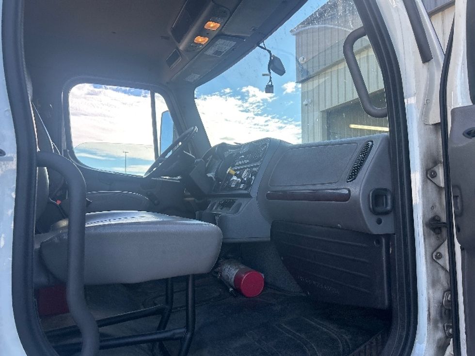 Medium Duty Box Truck-Light and Medium Duty Trucks-Freightliner-2022-M2-Londonderry-NH-185,387\n\t\tmiles-$ 54,000 - Image 20