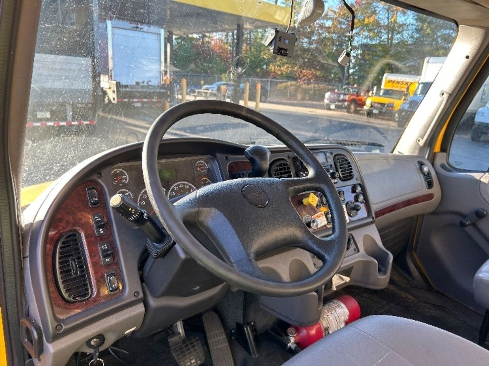 Medium Duty Box Truck-Light and Medium Duty Trucks-Freightliner-2022-M2-Londonderry-NH-205,932\n\t\tmiles-$ 49,750 - Image 17