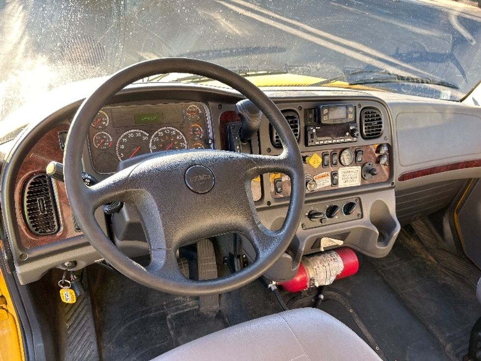 Medium Duty Box Truck-Light and Medium Duty Trucks-Freightliner-2022-M2-Londonderry-NH-205,932\n\t\tmiles-$ 49,750 - Image 18