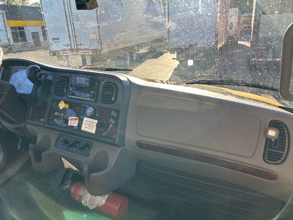 Medium Duty Box Truck-Light and Medium Duty Trucks-Freightliner-2022-M2-Londonderry-NH-205,932\n\t\tmiles-$ 49,750 - Image 21