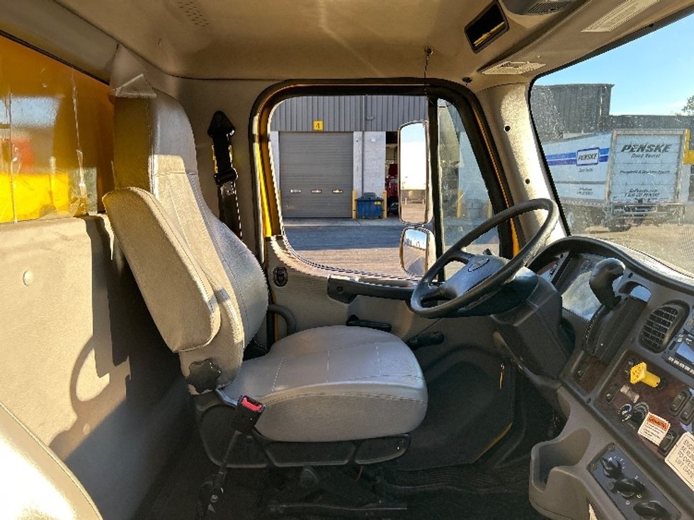 Medium Duty Box Truck-Light and Medium Duty Trucks-Freightliner-2022-M2-Londonderry-NH-205,932\n\t\tmiles-$ 49,750 - Image 22