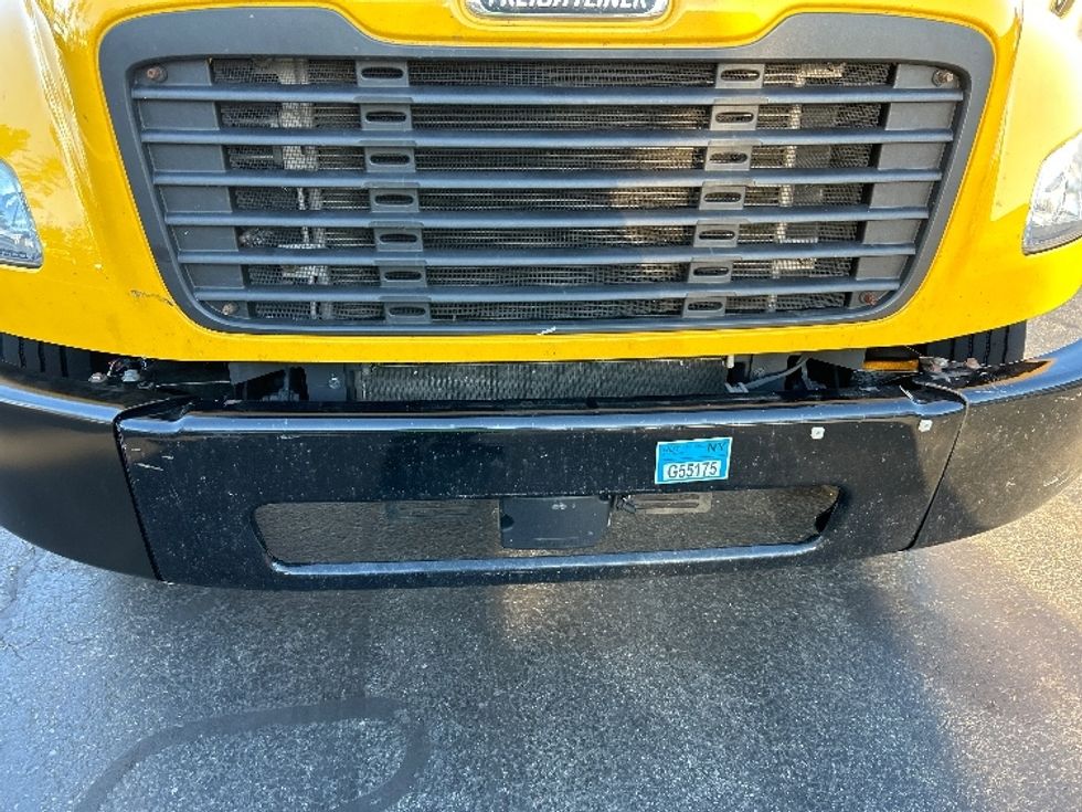 Medium Duty Box Truck-Light and Medium Duty Trucks-Freightliner-2022-M2-Londonderry-NH-205,932\n\t\tmiles-$ 49,750 - Image 28