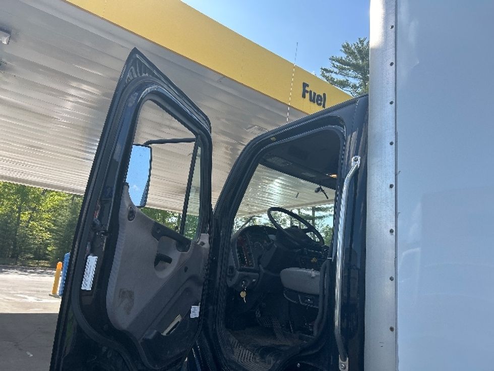 Medium Duty Box Truck-Light and Medium Duty Trucks-Freightliner-2022-M2-Londonderry-NH-211,810\n\t\tmiles-$ 41,000 - Image 16