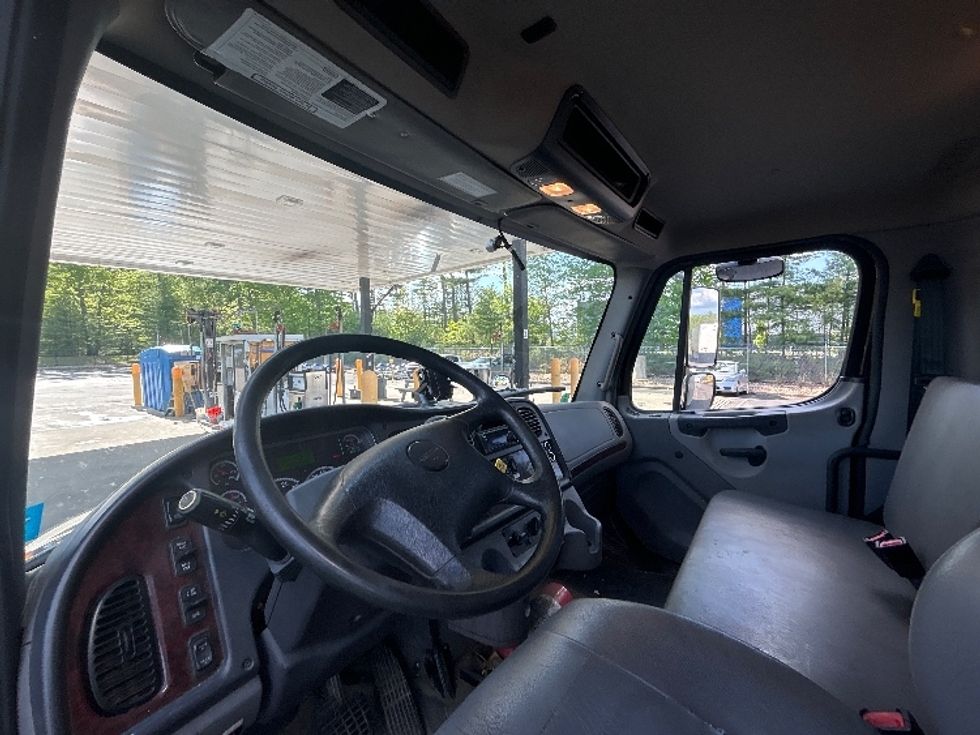 Medium Duty Box Truck-Light and Medium Duty Trucks-Freightliner-2022-M2-Londonderry-NH-211,810\n\t\tmiles-$ 41,000 - Image 17