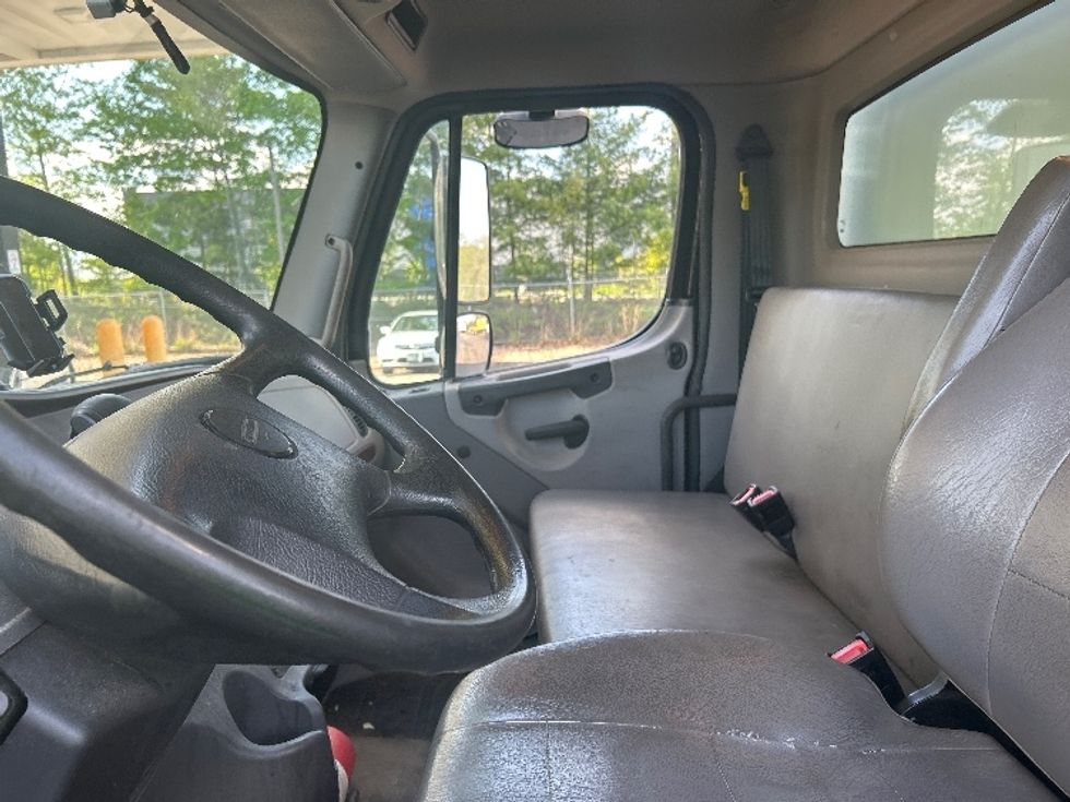 Medium Duty Box Truck-Light and Medium Duty Trucks-Freightliner-2022-M2-Londonderry-NH-211,810\n\t\tmiles-$ 41,000 - Image 19