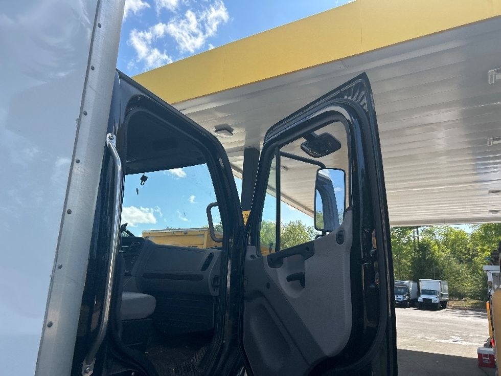 Medium Duty Box Truck-Light and Medium Duty Trucks-Freightliner-2022-M2-Londonderry-NH-211,810\n\t\tmiles-$ 41,000 - Image 20