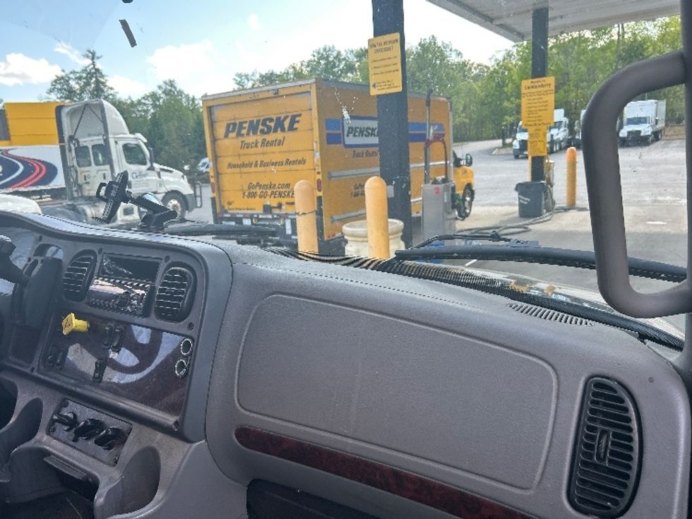Medium Duty Box Truck-Light and Medium Duty Trucks-Freightliner-2022-M2-Londonderry-NH-211,810\n\t\tmiles-$ 41,000 - Image 21