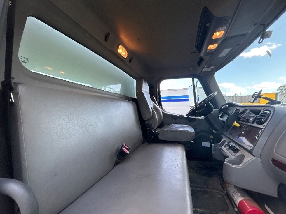 Medium Duty Box Truck-Light and Medium Duty Trucks-Freightliner-2022-M2-Londonderry-NH-211,810\n\t\tmiles-$ 41,000 - Image 22