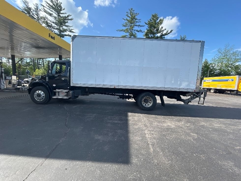Medium Duty Box Truck-Light and Medium Duty Trucks-Freightliner-2022-M2-Londonderry-NH-211,810\n\t\tmiles-$ 41,000 - Image 4
