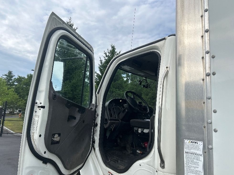 Medium Duty Box Truck-Light and Medium Duty Trucks-Freightliner-2022-M2-Londonderry-NH-415,719\n\t\tmiles-$ 27,750 - Image 16
