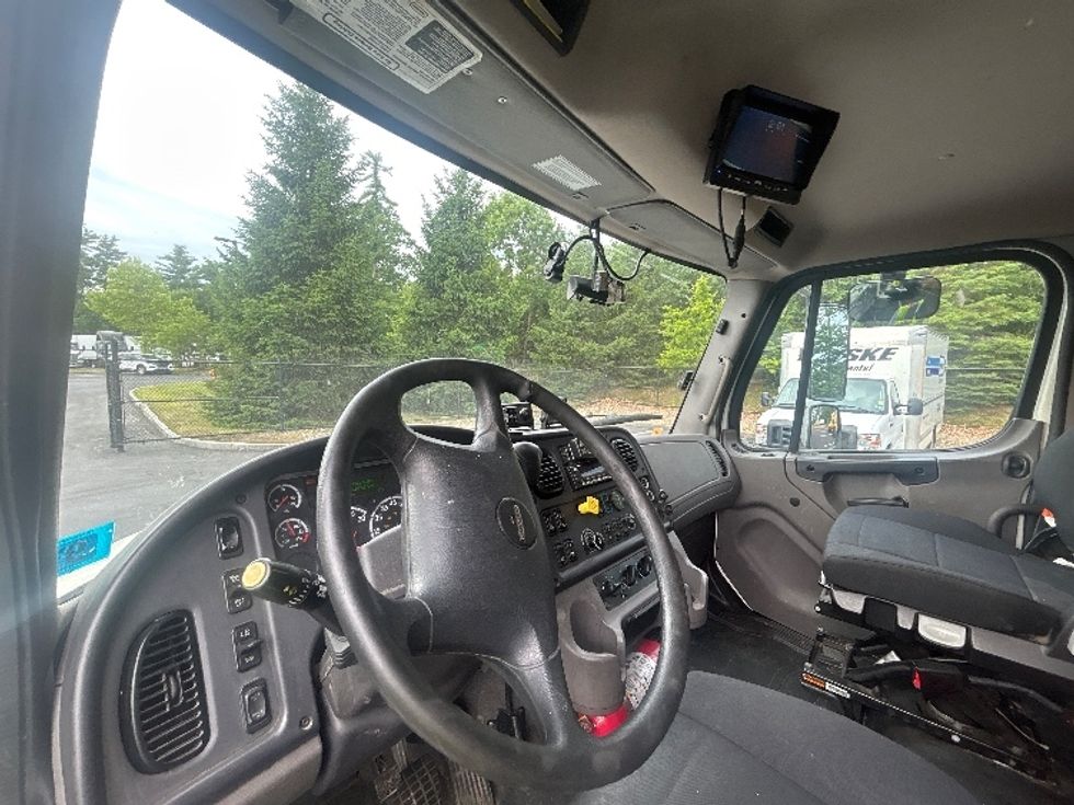 Medium Duty Box Truck-Light and Medium Duty Trucks-Freightliner-2022-M2-Londonderry-NH-415,719\n\t\tmiles-$ 27,750 - Image 17