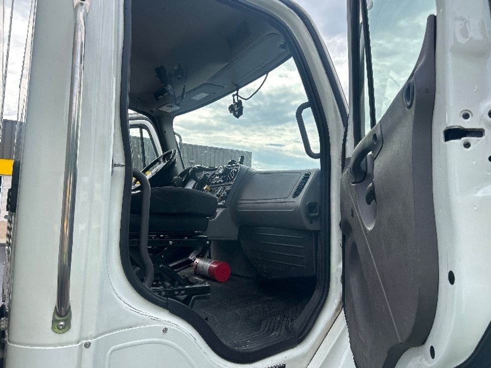 Medium Duty Box Truck-Light and Medium Duty Trucks-Freightliner-2022-M2-Londonderry-NH-415,719\n\t\tmiles-$ 27,750 - Image 20