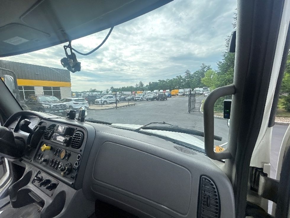 Medium Duty Box Truck-Light and Medium Duty Trucks-Freightliner-2022-M2-Londonderry-NH-415,719\n\t\tmiles-$ 27,750 - Image 21