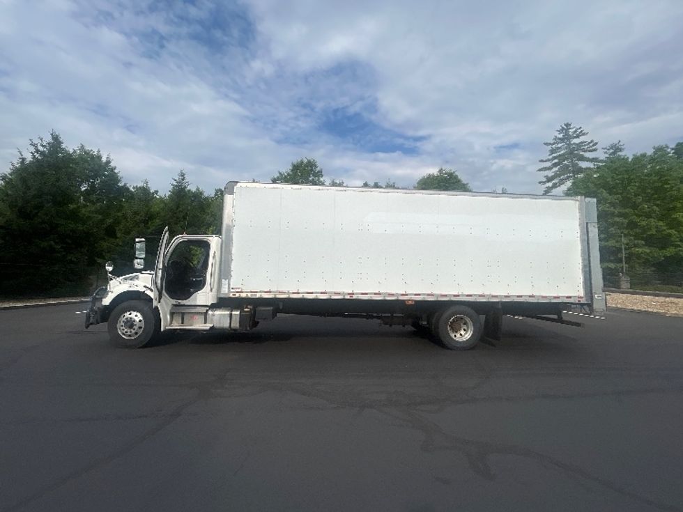 Medium Duty Box Truck-Light and Medium Duty Trucks-Freightliner-2022-M2-Londonderry-NH-415,719\n\t\tmiles-$ 27,750 - Image 4