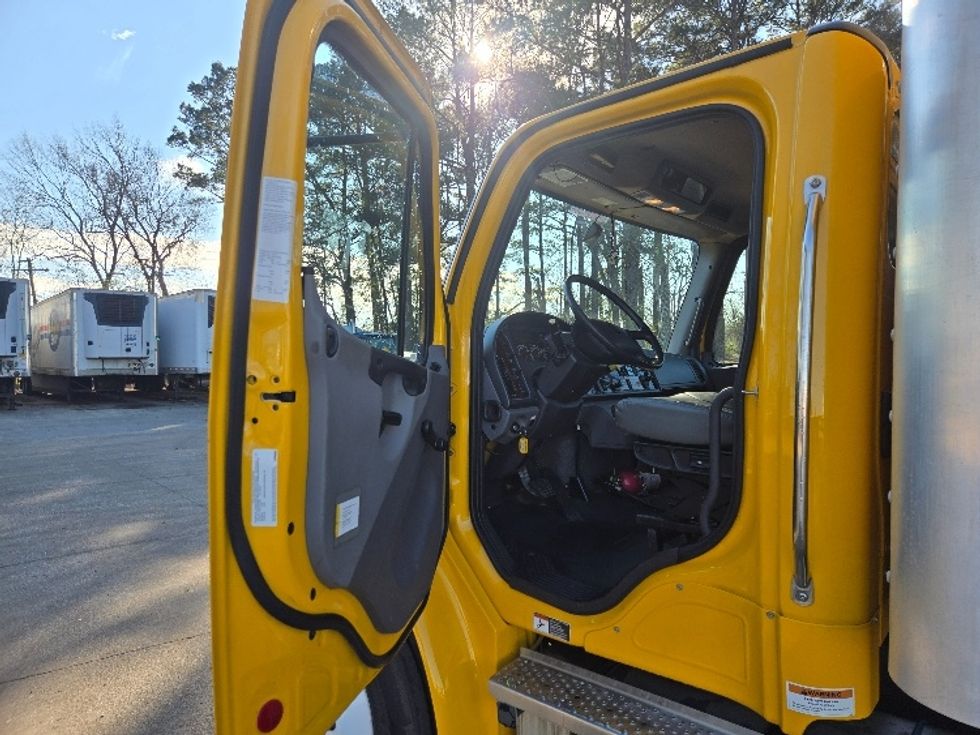 Medium Duty Box Truck-Light and Medium Duty Trucks-Freightliner-2022-M2-Longview-TX-91,717\n\t\tmiles-$ 77,250 - Image 16