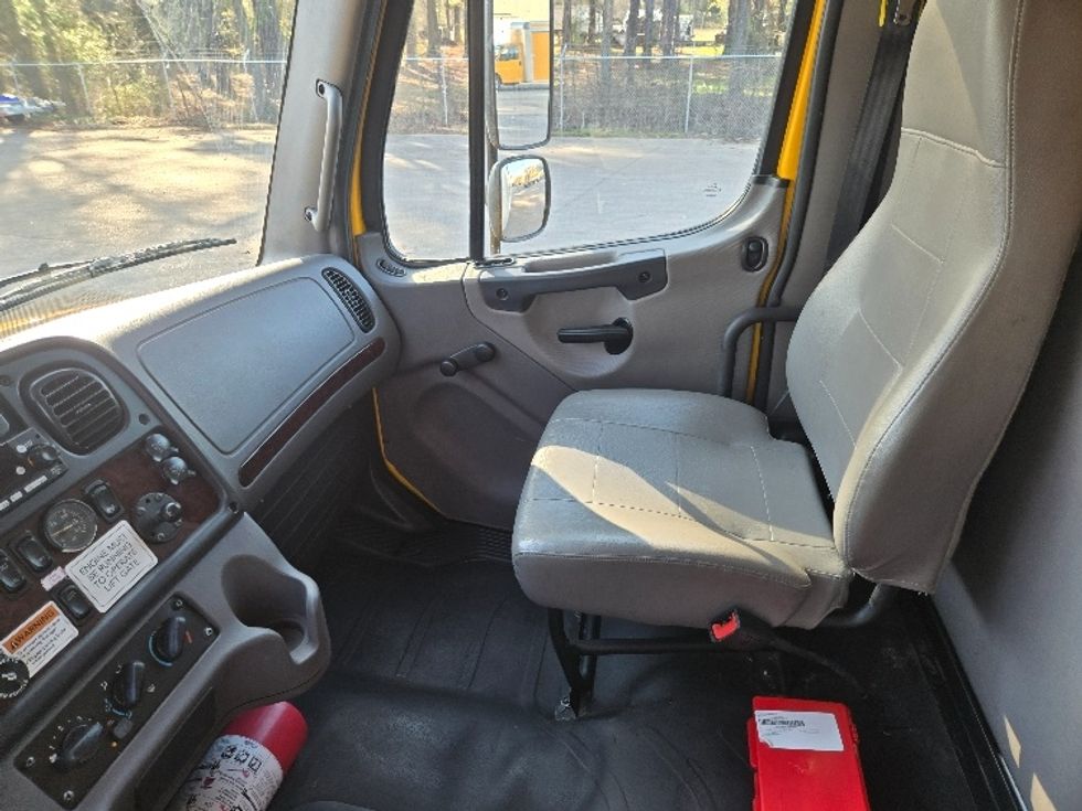 Medium Duty Box Truck-Light and Medium Duty Trucks-Freightliner-2022-M2-Longview-TX-91,717\n\t\tmiles-$ 77,250 - Image 19