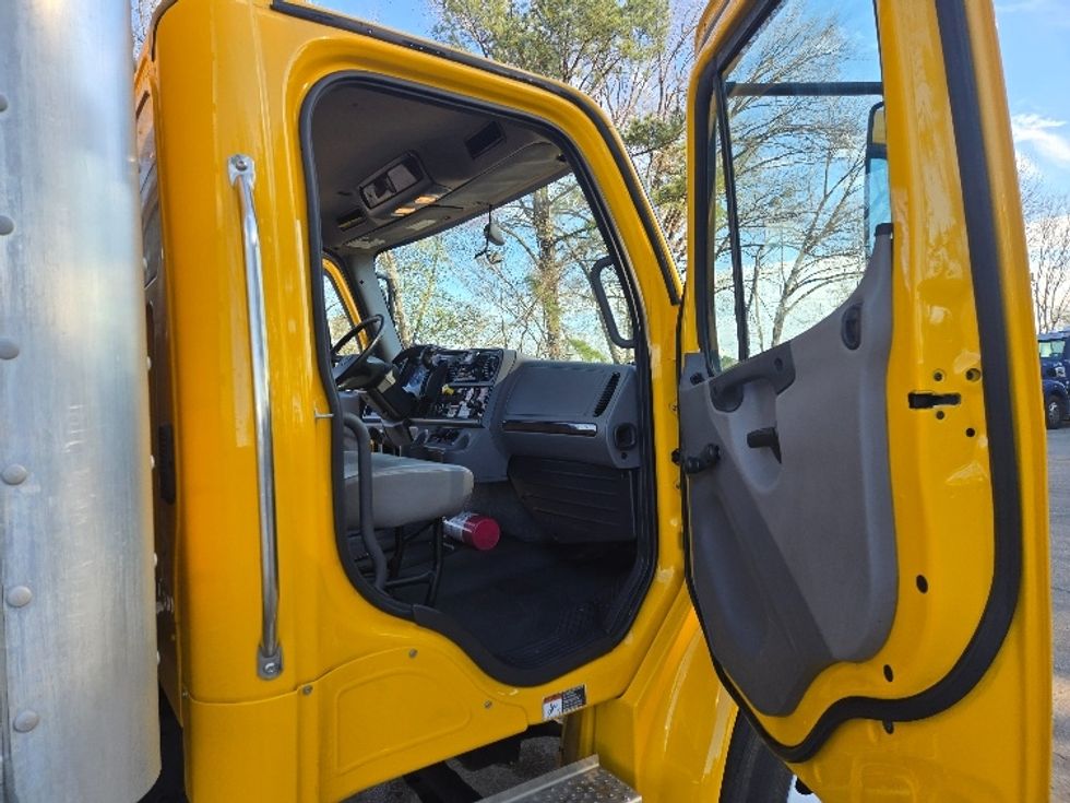 Medium Duty Box Truck-Light and Medium Duty Trucks-Freightliner-2022-M2-Longview-TX-91,717\n\t\tmiles-$ 77,250 - Image 20