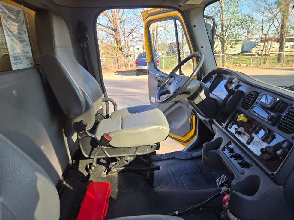 Medium Duty Box Truck-Light and Medium Duty Trucks-Freightliner-2022-M2-Longview-TX-91,717\n\t\tmiles-$ 77,250 - Image 22