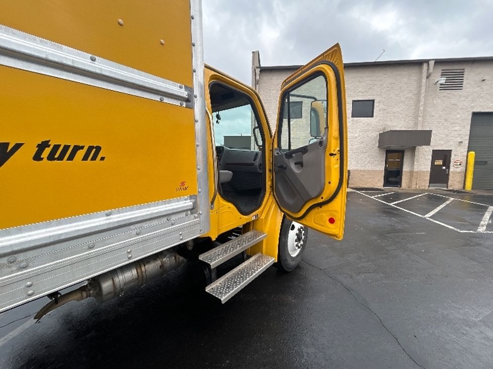 Medium Duty Box Truck-Light and Medium Duty Trucks-Freightliner-2022-M2-Louisville-KY-109,035\n\t\tmiles-$ 75,500 - Image 16
