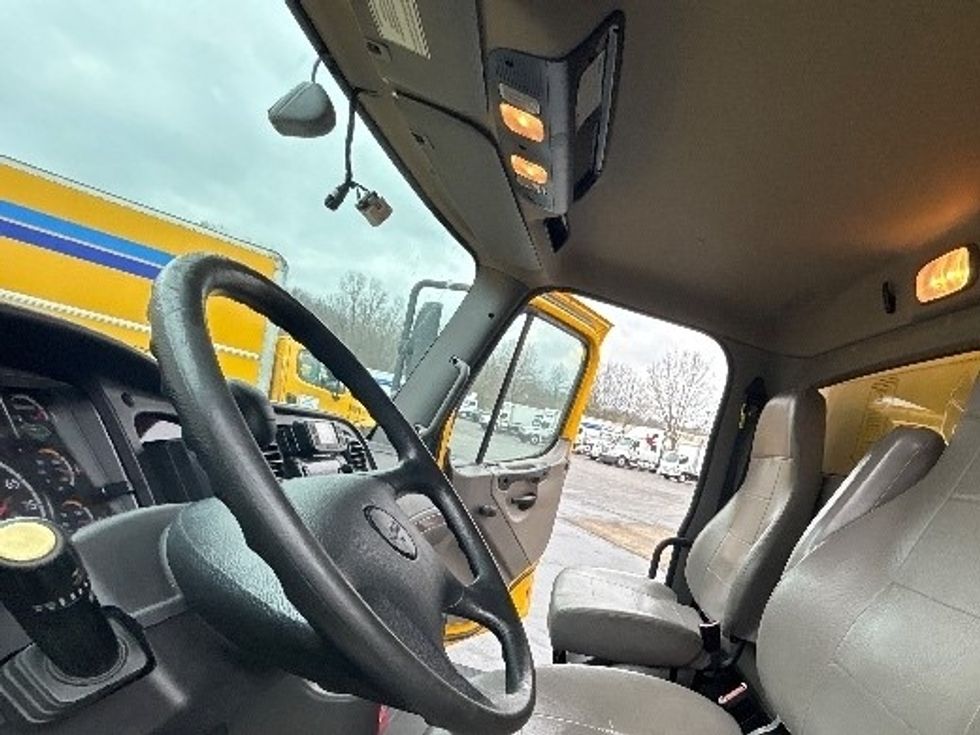 Medium Duty Box Truck-Light and Medium Duty Trucks-Freightliner-2022-M2-Louisville-KY-109,035\n\t\tmiles-$ 75,500 - Image 18