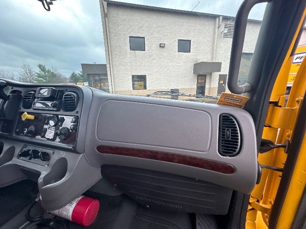 Medium Duty Box Truck-Light and Medium Duty Trucks-Freightliner-2022-M2-Louisville-KY-109,035\n\t\tmiles-$ 75,500 - Image 20