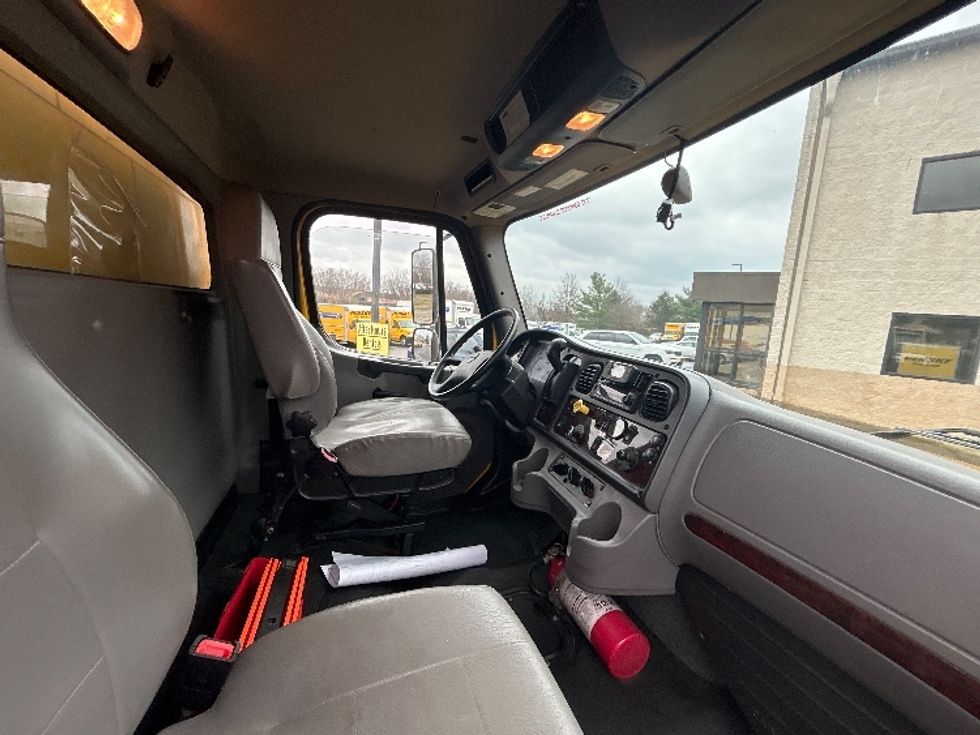 Medium Duty Box Truck-Light and Medium Duty Trucks-Freightliner-2022-M2-Louisville-KY-109,035\n\t\tmiles-$ 75,500 - Image 21