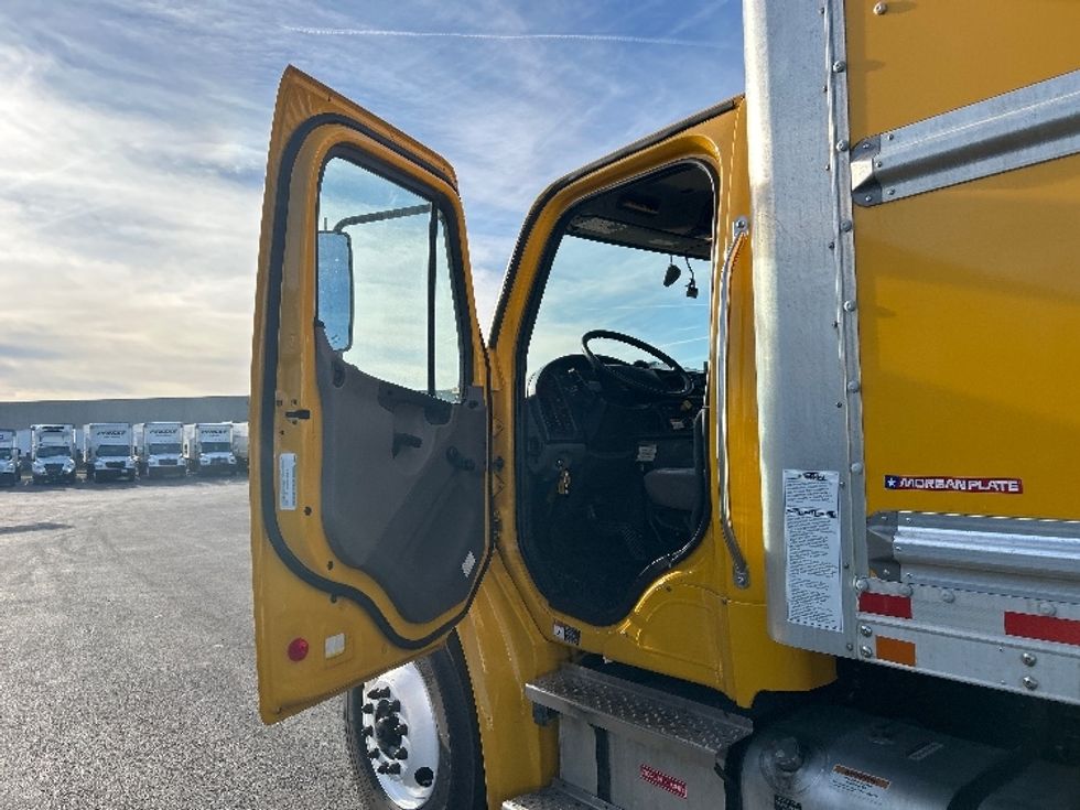 Medium Duty Box Truck-Light and Medium Duty Trucks-Freightliner-2022-M2-Louisville-KY-120,705\n\t\tmiles-$ 73,500 - Image 16