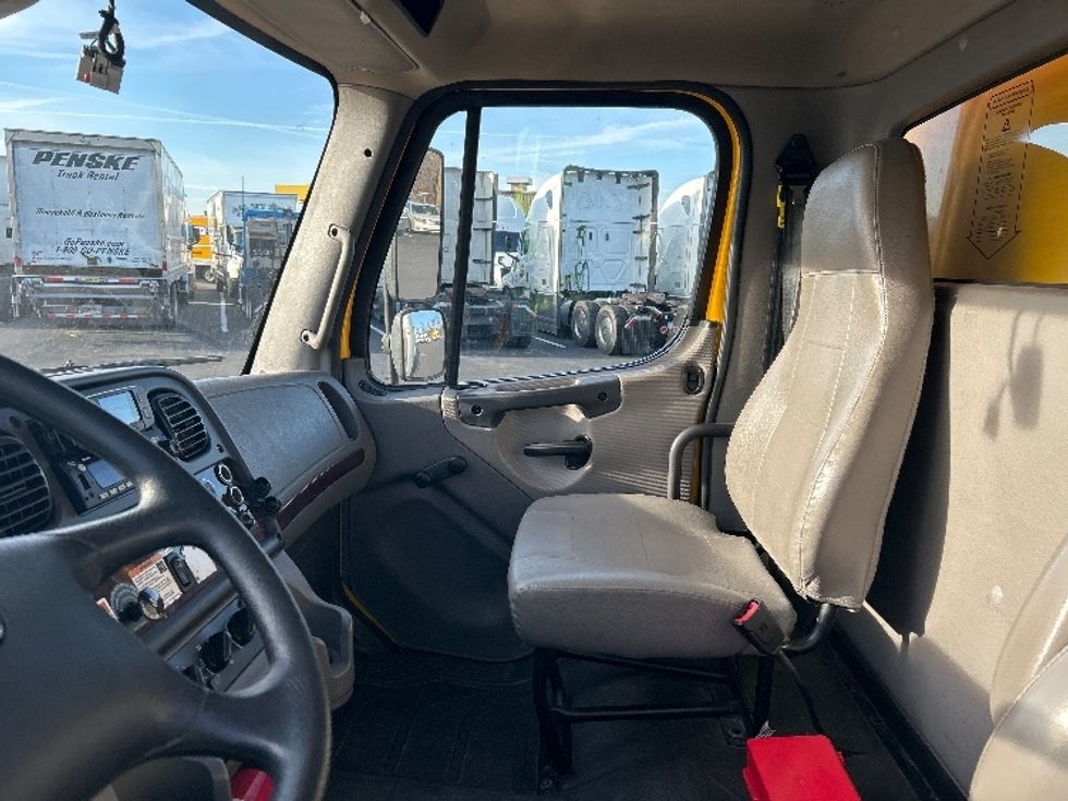 Medium Duty Box Truck-Light and Medium Duty Trucks-Freightliner-2022-M2-Louisville-KY-120,705\n\t\tmiles-$ 73,500 - Image 19