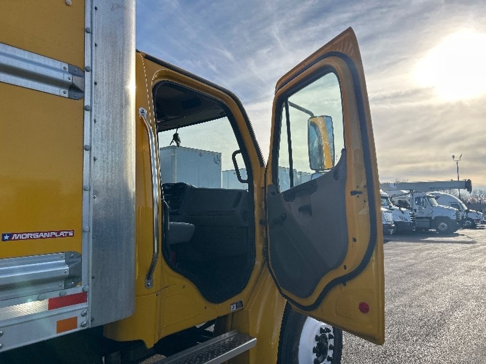 Medium Duty Box Truck-Light and Medium Duty Trucks-Freightliner-2022-M2-Louisville-KY-120,705\n\t\tmiles-$ 73,500 - Image 20