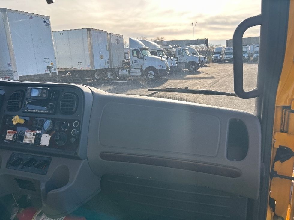 Medium Duty Box Truck-Light and Medium Duty Trucks-Freightliner-2022-M2-Louisville-KY-120,705\n\t\tmiles-$ 73,500 - Image 21