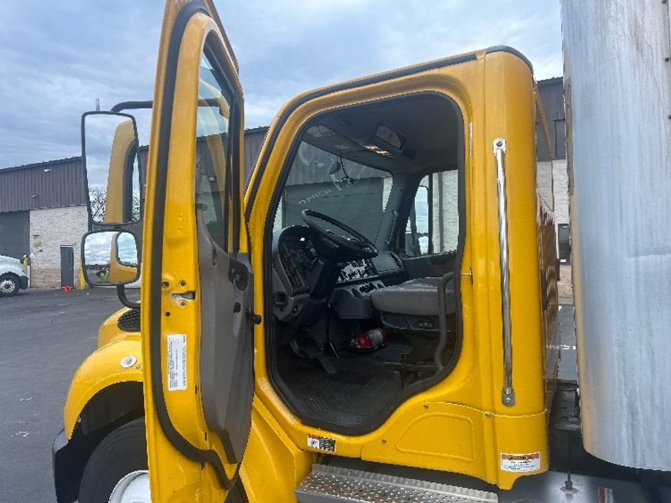 Medium Duty Box Truck-Light and Medium Duty Trucks-Freightliner-2022-M2-Louisville-KY-125,855\n\t\tmiles-$ 71,750 - Image 16