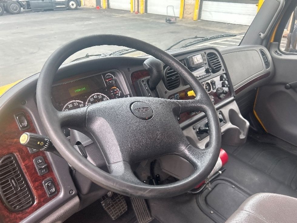 Medium Duty Box Truck-Light and Medium Duty Trucks-Freightliner-2022-M2-Louisville-KY-125,855\n\t\tmiles-$ 71,750 - Image 18